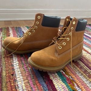 Women’s Timberlands Size 8.5 *BRAND NEW CONDITION*
